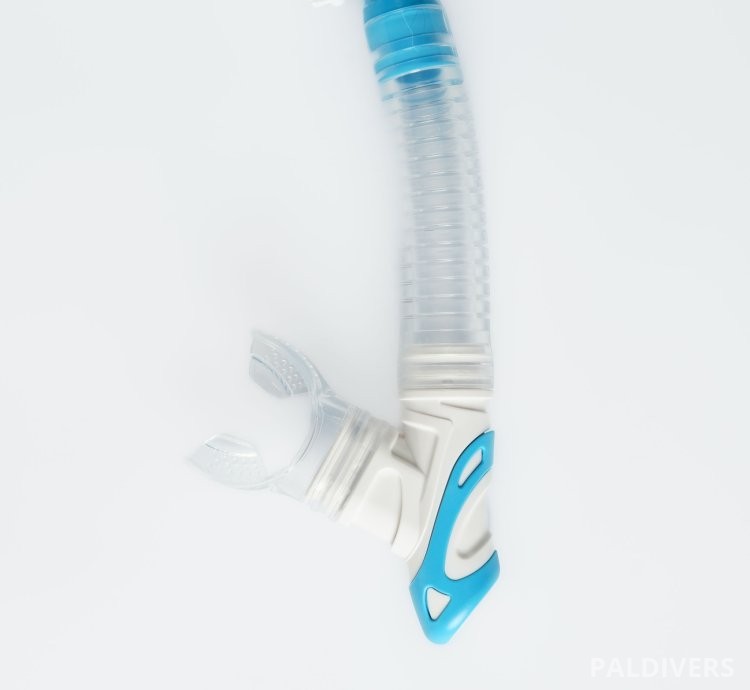 قصبة تنفس مع صمام تفريغ