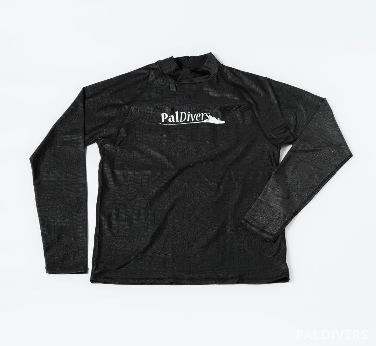 قميص الغوص التقني (Rash Guard) من بالدايفرز – طبقة الحماية المثالية تحت البدلة (Under-Suit)