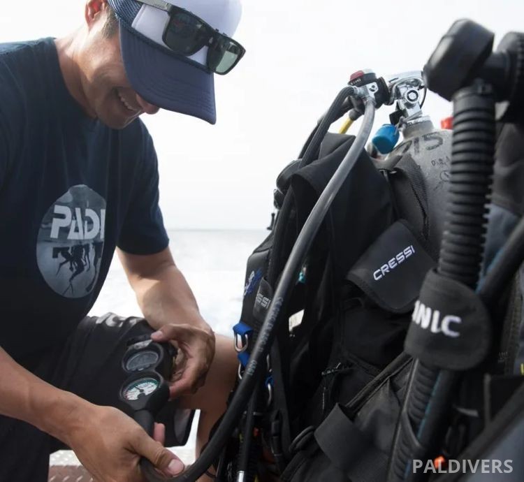 دورة تخصص صيانة معدات الغوص – PADI Equipment Specialist
